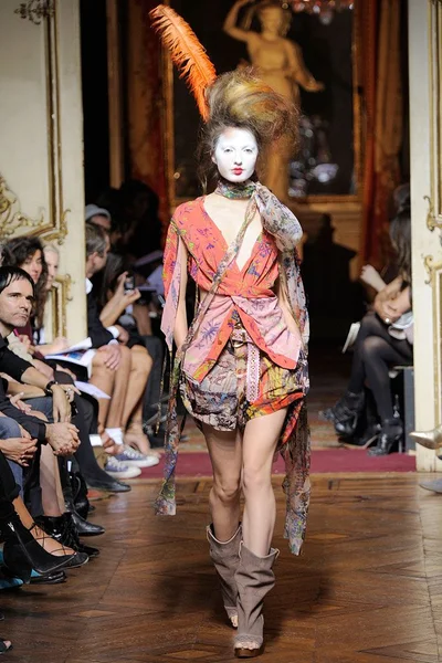 Look 15
